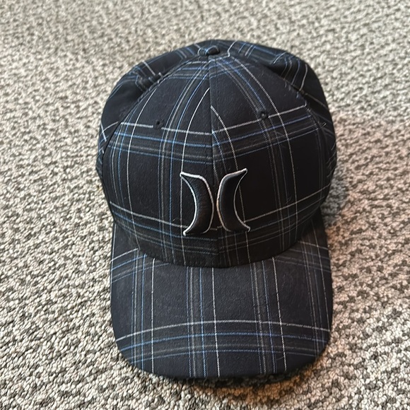 7 Assorted Hats - Picture 4 of 8